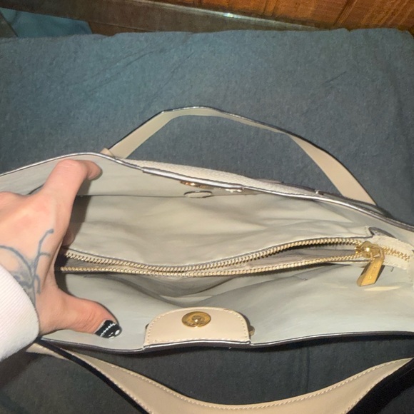 Michael Kors Cream Shoulder Bag - Picture 11 of 11